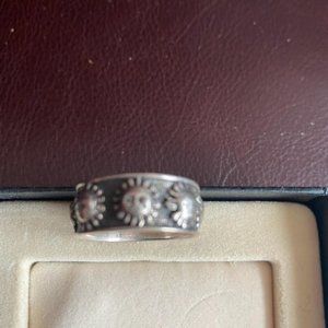 STERLING SILVER  925  RING  SIGN